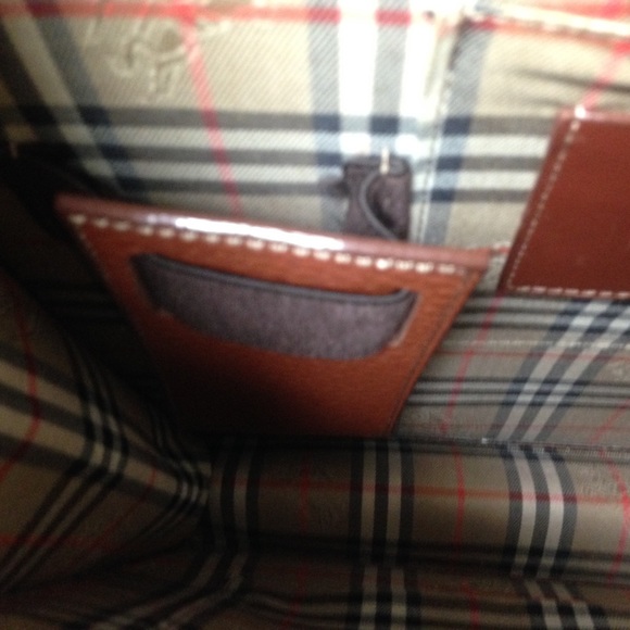 Authentic Burberrry, Brown Leather Large Briefcase - Picture 10 of 13